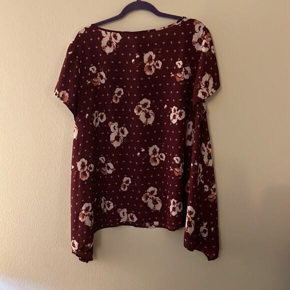 torrid Floral Print Georgette Sharkbite Top Size 2 - Picture 7 of 7